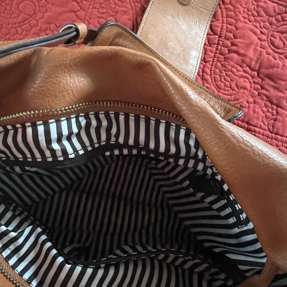 Medium Shoulder Bag - Picture 4 of 6